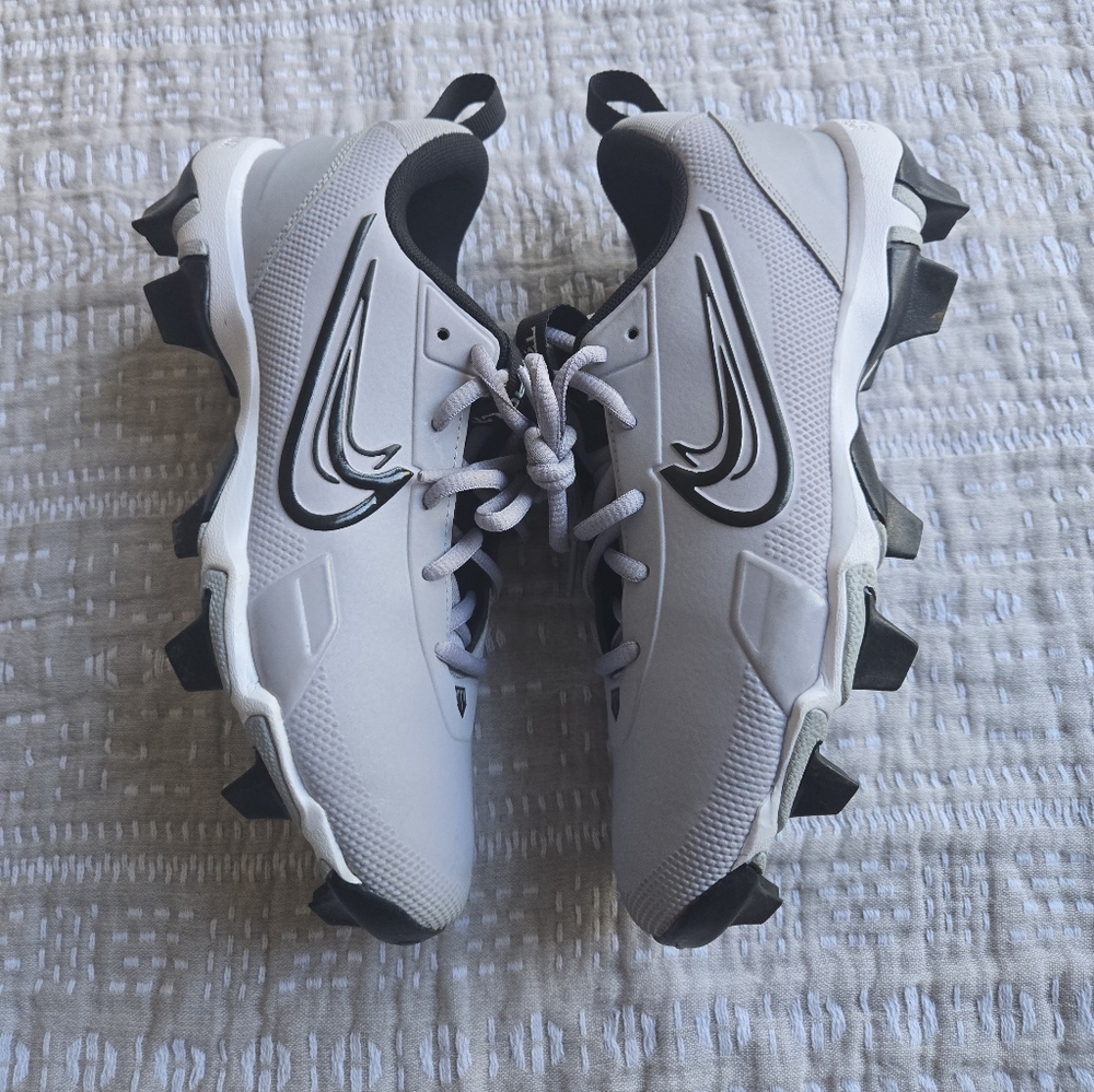 Nike Trout Gray and Black Baseball Cleats